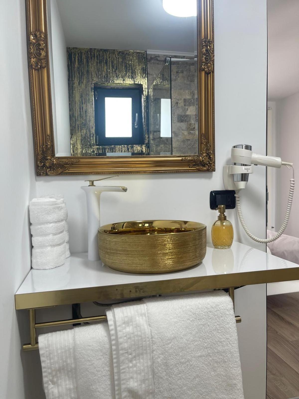 Cataleya House Hotel Oesti-Paminteni Екстериор снимка