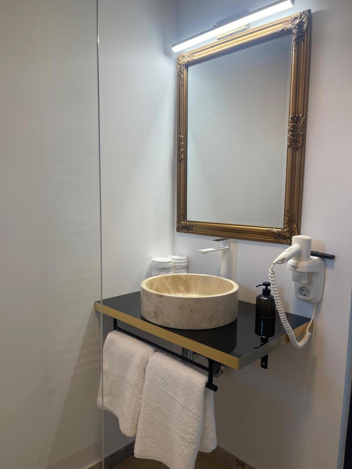 Cataleya House Hotel Oesti-Paminteni Екстериор снимка